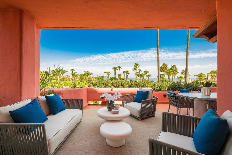 Apartment in Estepona East Estepona | 3-bed | €2.40M