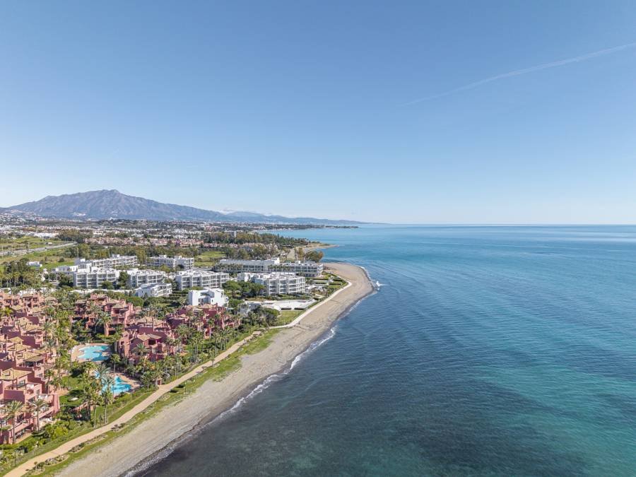 Penthouse in Estepona East Estepona | 4-bed | €1.80M
