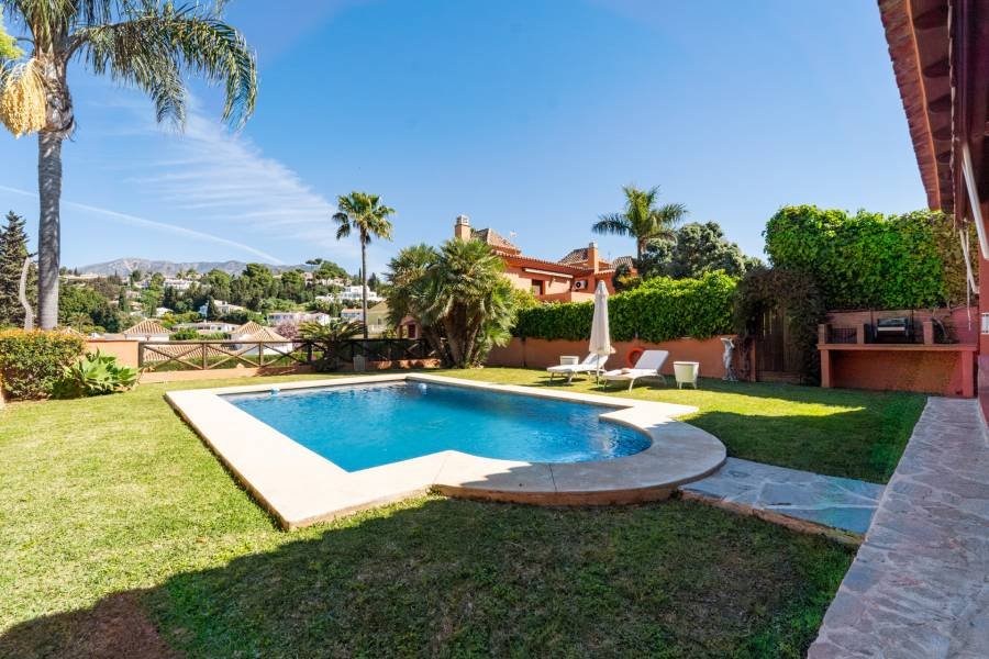 Villa in Sierrezuela Mijas Costa | 4-bed | €1.44M