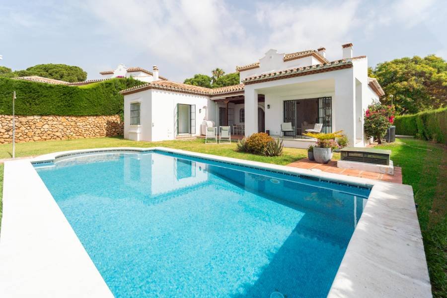 Villa in Marbella Este Marbella | 4-bed | €1.70M