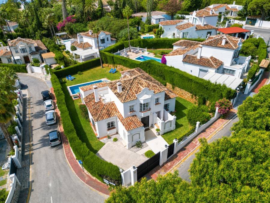 Villa in Marbella Este Marbella | 4-bed | €1.70M
