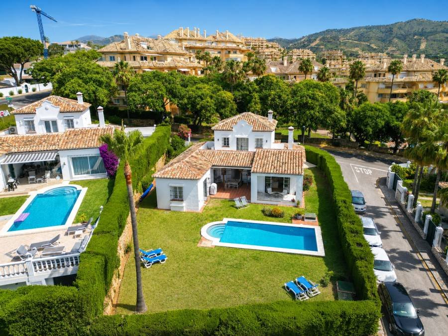Villa in Marbella Este Marbella | 4-bed | €1.70M