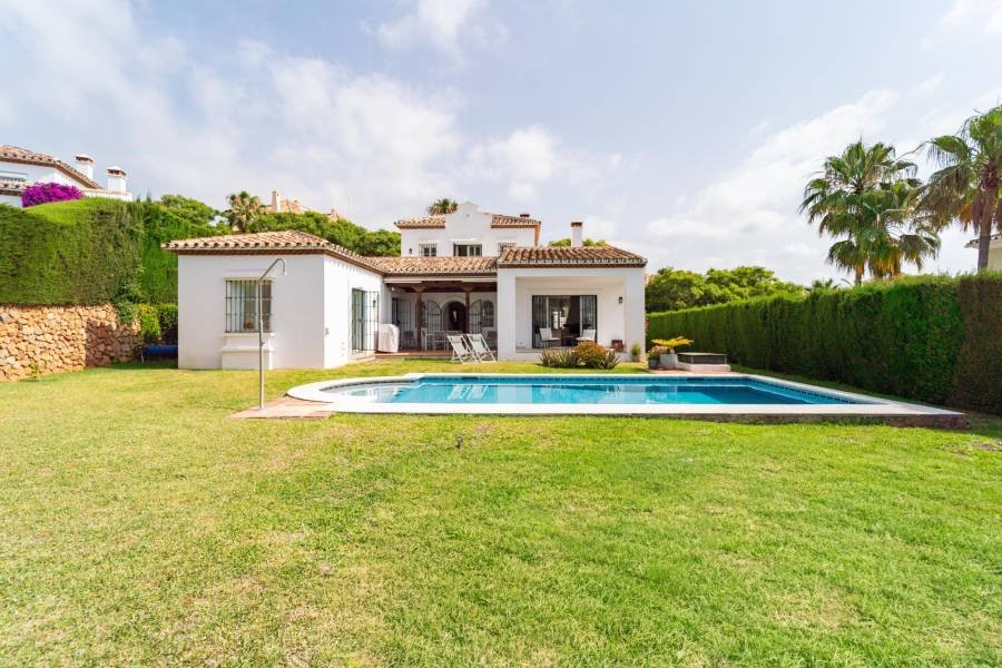 Villa in Marbella Este Marbella | 4-bed | €1.70M