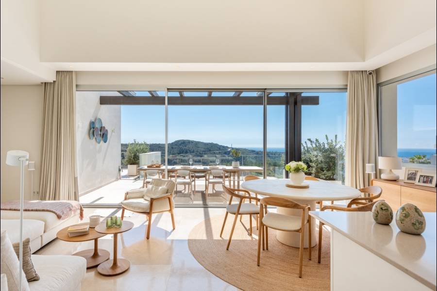 Penthouse in Marbella Club Hills Benahavis | 4-bed | €1.25M