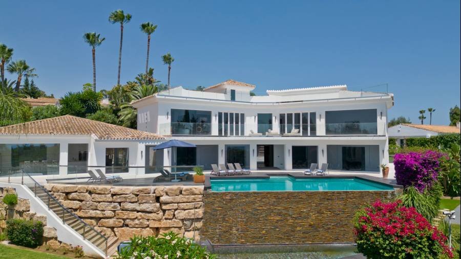 Villa in Marbella Este Marbella | 6-bed | €3.85M