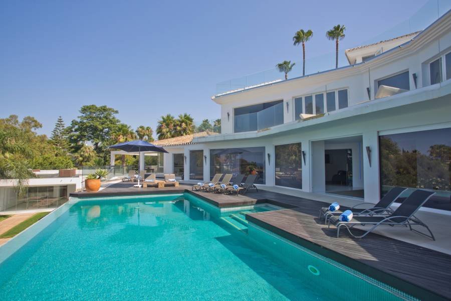 Villa in Marbella Este Marbella | 6-bed | €3.85M