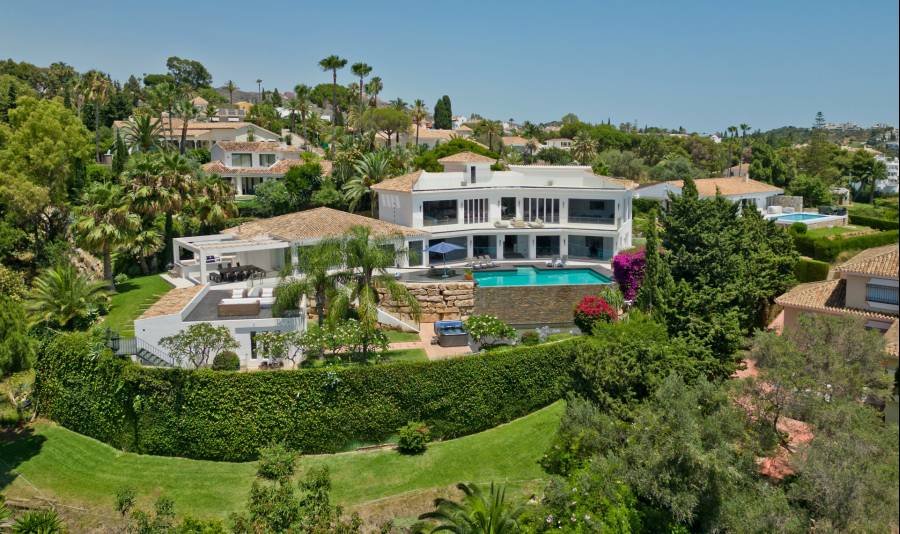 Villa in Marbella Este Marbella | 6-bed | €3.85M