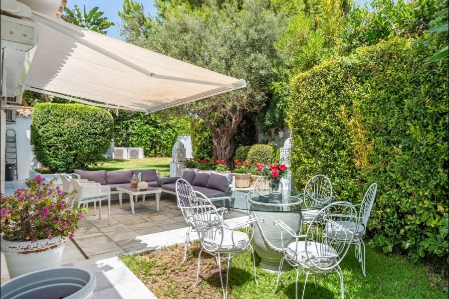 Semi Detached Villa in Marbella Este Marbella | 7-bed | €1.85M