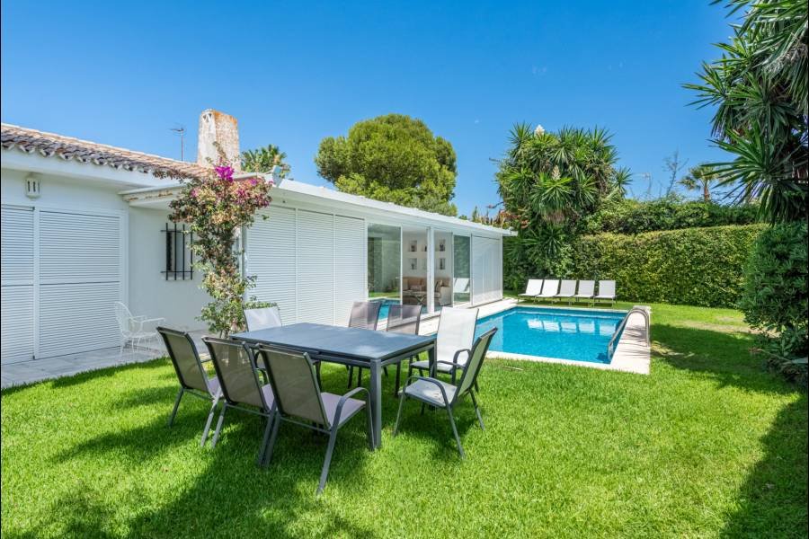Semi Detached Villa in Marbella Este Marbella | 7-bed | €1.85M