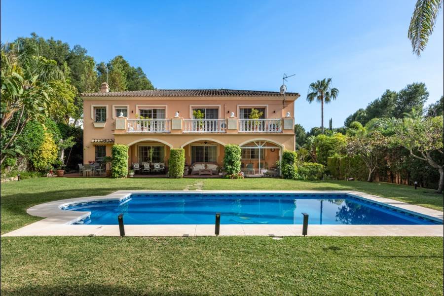Villa in Marbella - Puerto Banus Marbella | 5-bed | €3.85M