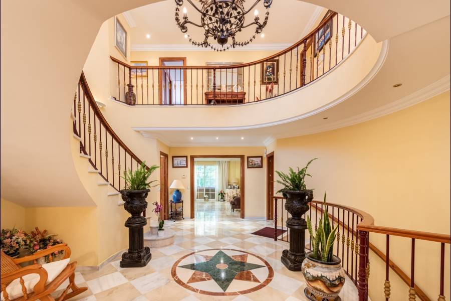 Villa in Marbella - Puerto Banus Marbella | 5-bed | €3.85M