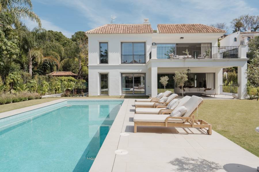 Villa in Los Arqueros Benahavis | 4-bed | €3.90M