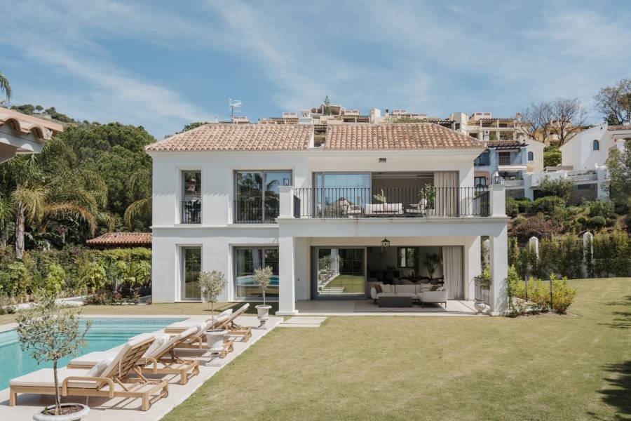 Villa in Los Arqueros Benahavis | 4-bed | €3.90M