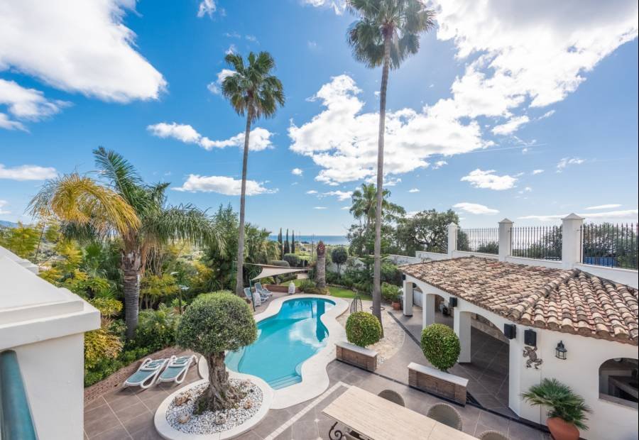 Villa in Estepona East Estepona | 6-bed | €3.00M