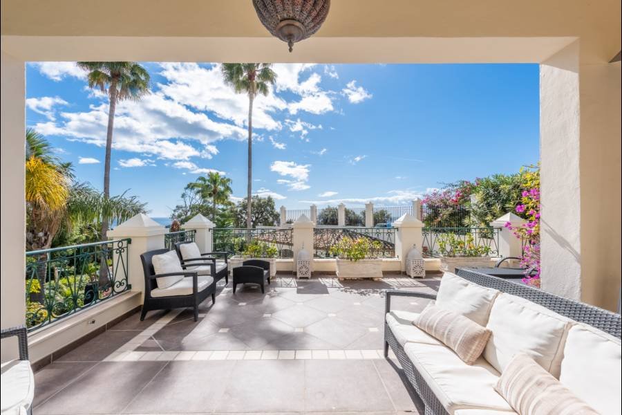 Villa in Estepona East Estepona | 6-bed | €3.00M