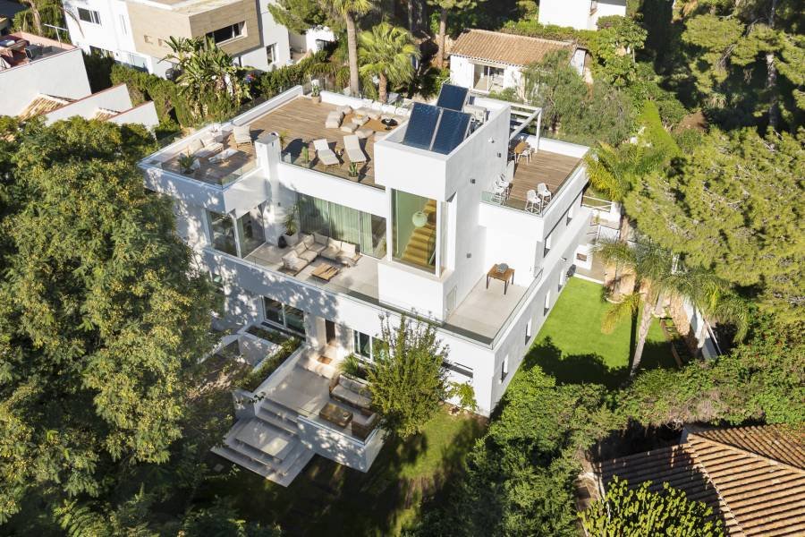 Villa in Nueva Andalucia Marbella | 6-bed | €2.19M