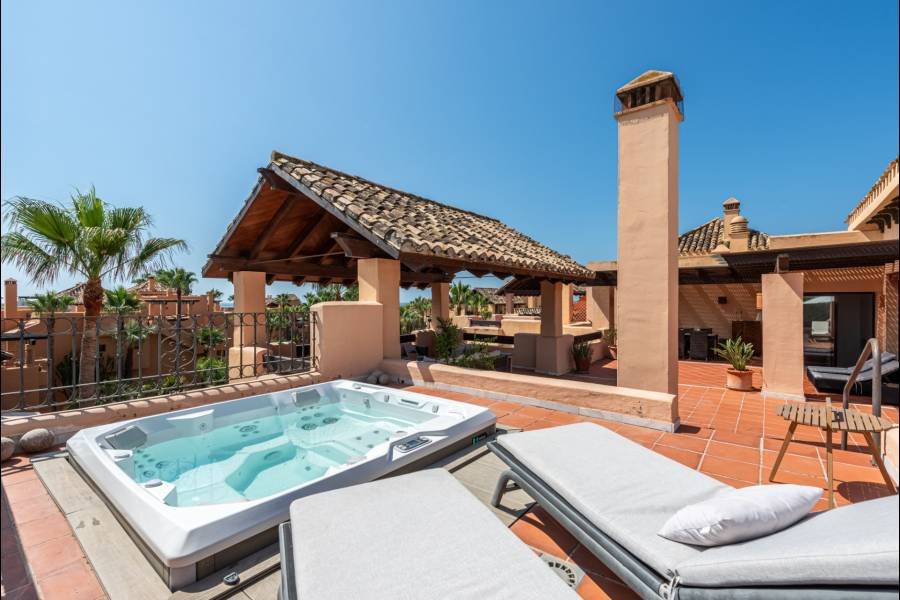 Penthouse in Bahia Alcantara San Pedro de Alcantara | 3-bed | €1.80M