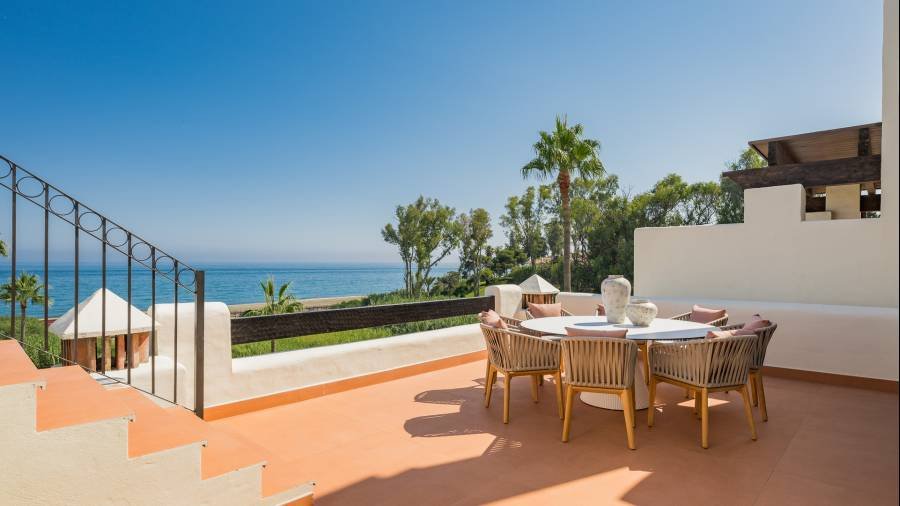 Penthouse in Estepona East Estepona | 3-bed | €3.00M