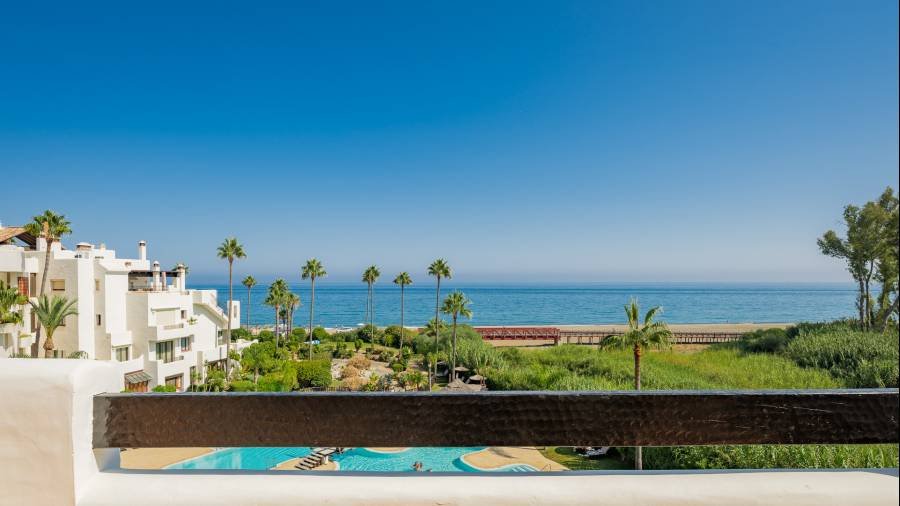 Penthouse in Estepona East Estepona | 3-bed | €3.00M