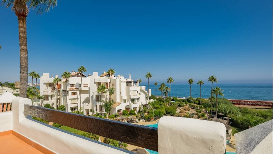 Penthouse in Estepona East Estepona | 3-bed | €3.00M