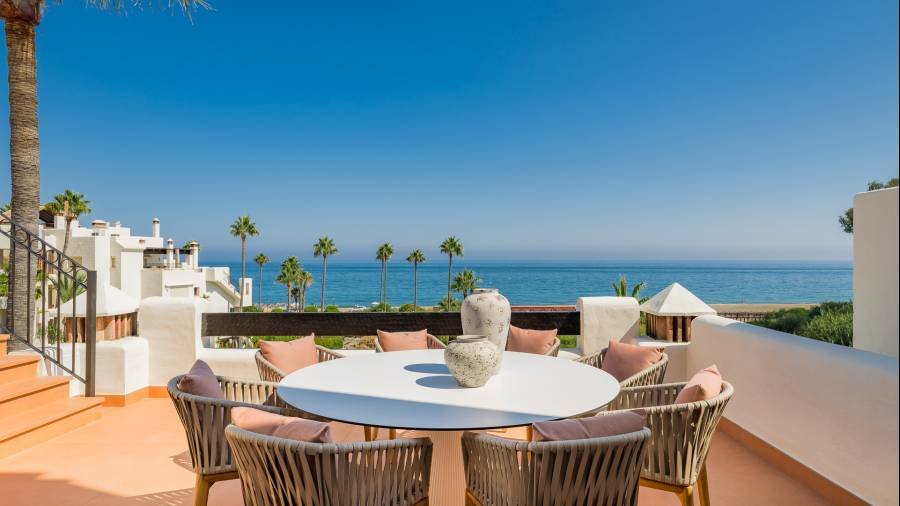 Penthouse in Estepona East Estepona | 3-bed | €3.00M