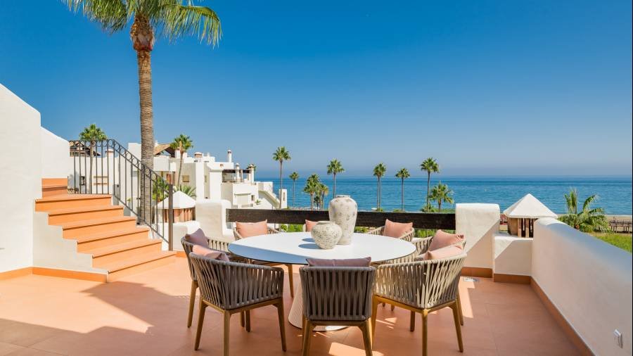 Penthouse in Estepona East Estepona | 3-bed | €3.00M