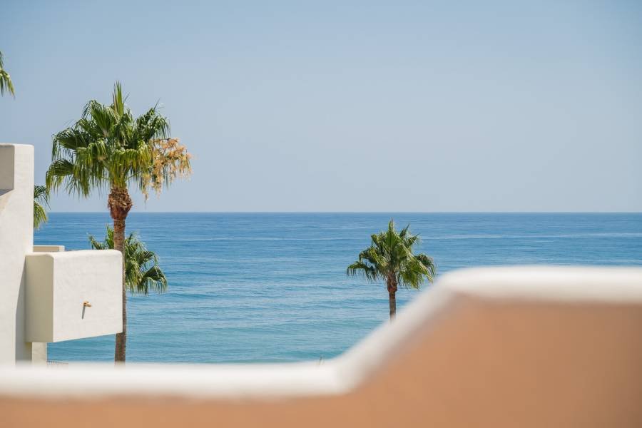 Penthouse in Estepona East Estepona | 3-bed | €2.70M