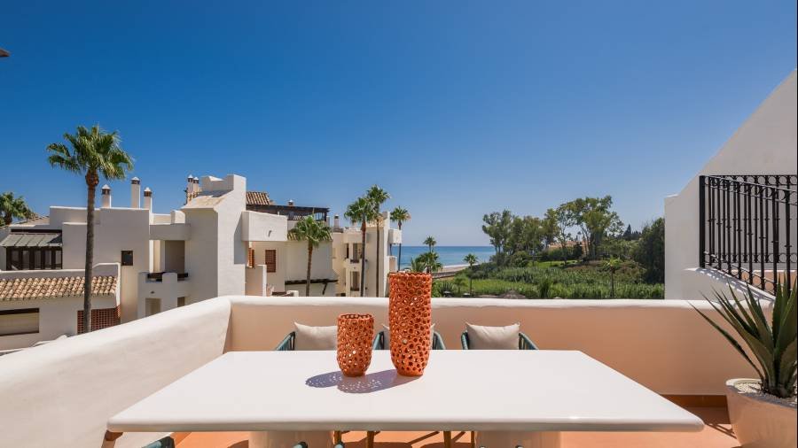 Penthouse in Estepona East Estepona | 3-bed | €2.70M