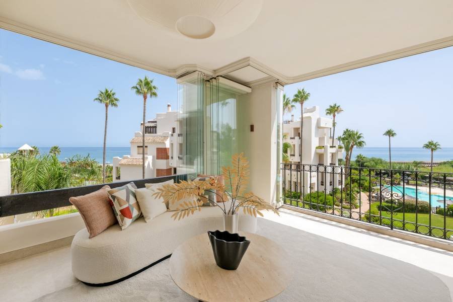 Apartment in Estepona East Estepona | 3-bed | €2.00M