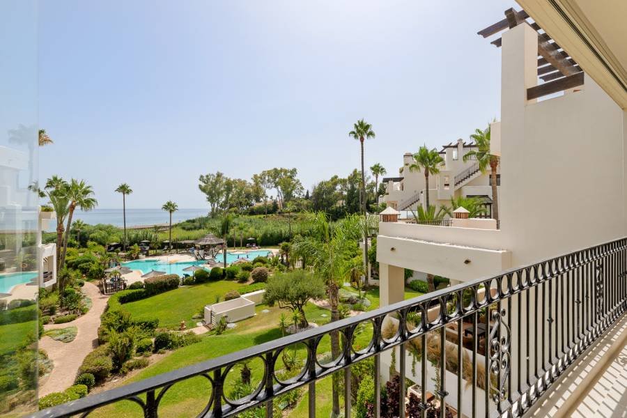 Apartment in Estepona East Estepona | 3-bed | €2.00M