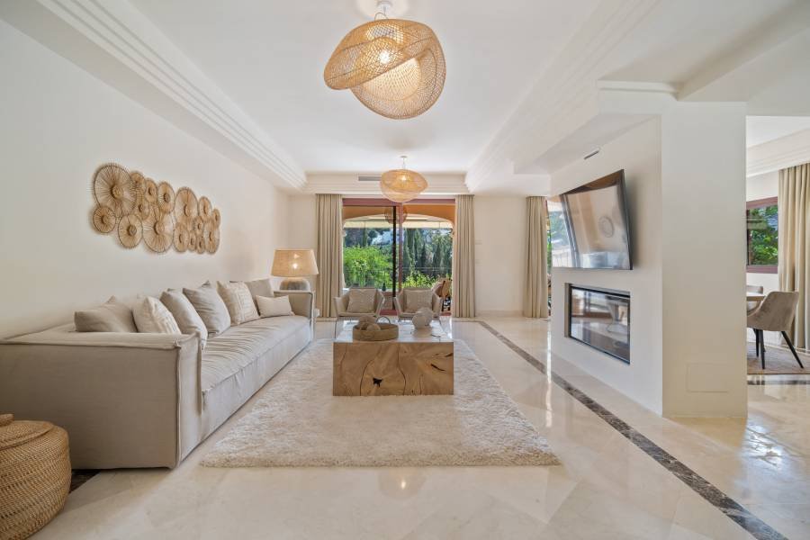 Semi Detached Villa in Marbella - Puerto Banus Marbella | 5-bed | €2.58M