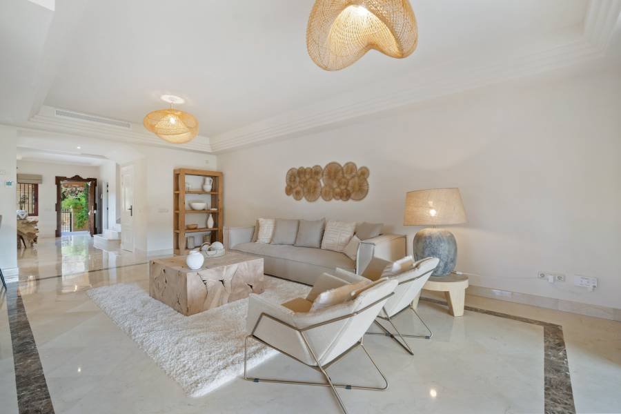 Semi Detached Villa in Marbella - Puerto Banus Marbella | 5-bed | €2.58M