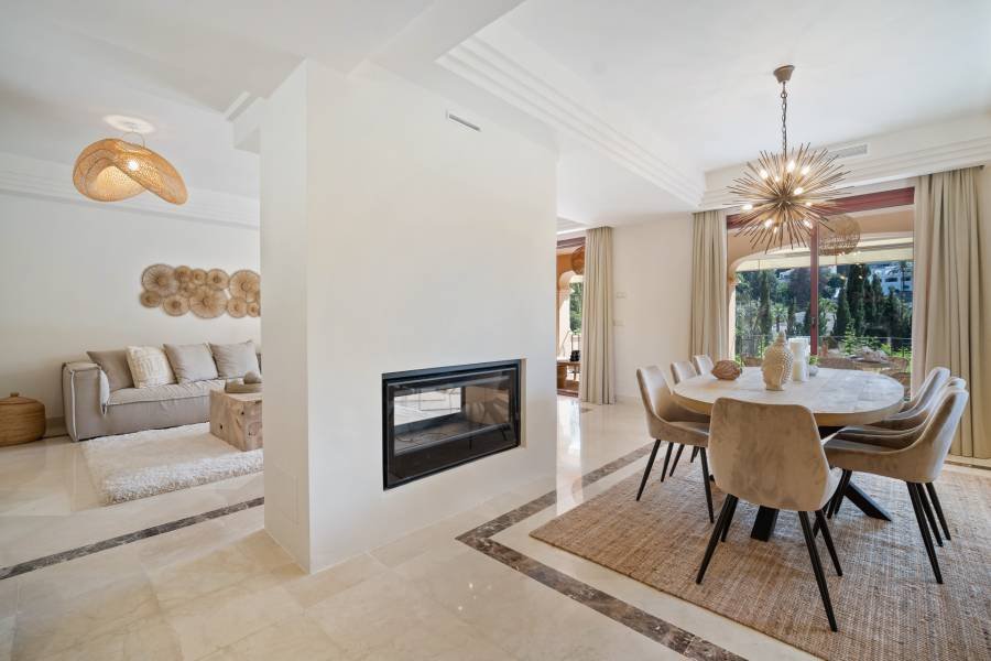 Semi Detached Villa in Marbella - Puerto Banus Marbella | 5-bed | €2.58M