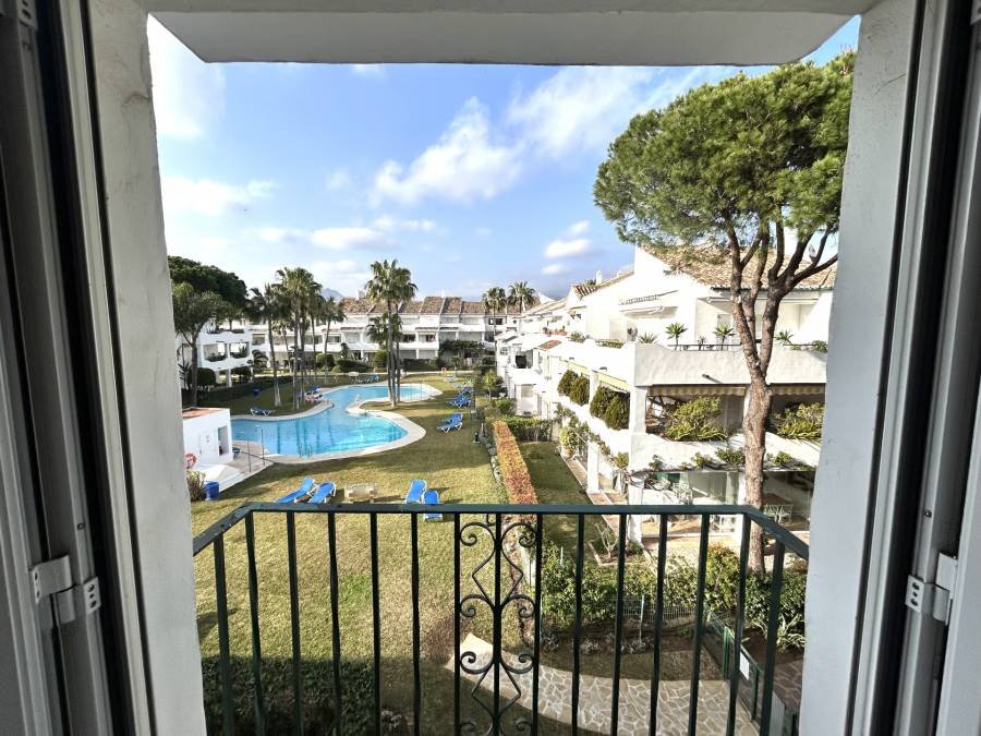 Penthouse in Estepona East Estepona | 2-bed | €0.53M