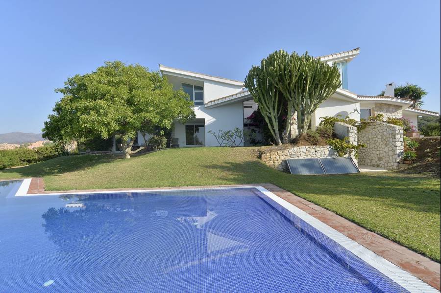 Villa en Marbella Este, Marbella | 5 dormitorios | €2.70M