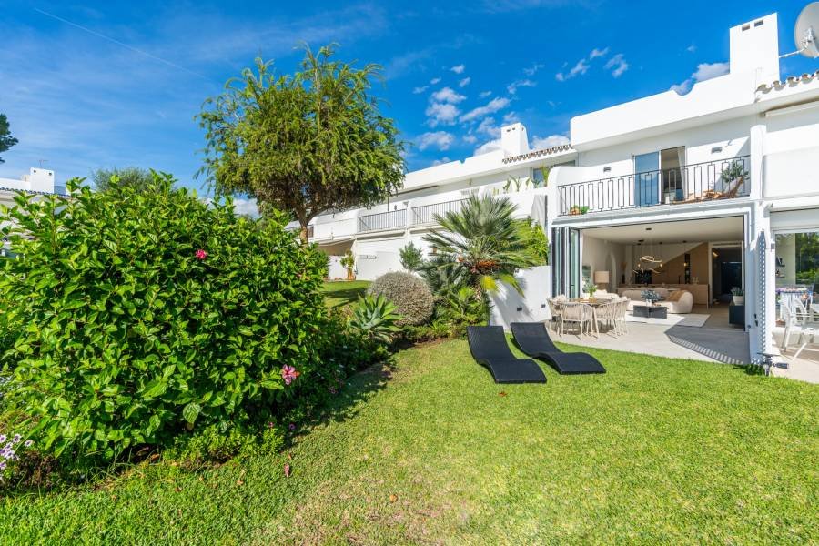 Town House in Nueva Andalucia Marbella | 4-bed | €1.40M