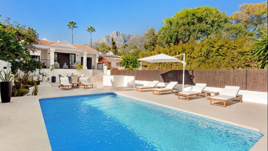 Semi Detached Villa in Marbella Golden Mile Marbella | 3-bed | €2.25M