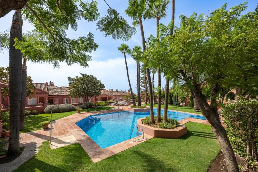 Duplex в Monte Halcones, Benahavis | 4 спален | €0.85M
