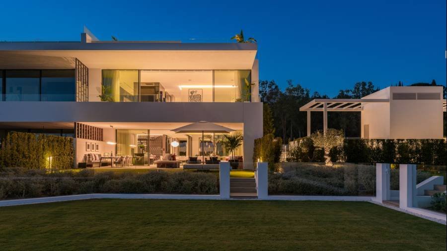 Semi Detached Villa in Marbella Golden Mile Marbella | 4-bed | €7.90M