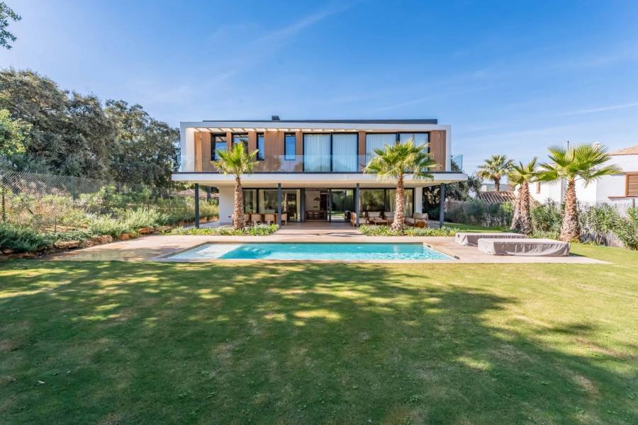 Villa in Sotogrande Costa Sotogrande | 5-bed | €2.85M