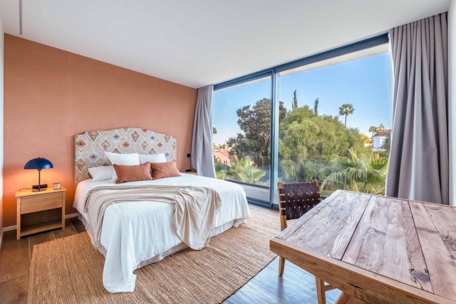 Villa in Sotogrande Costa Sotogrande | 5-bed | €2.85M