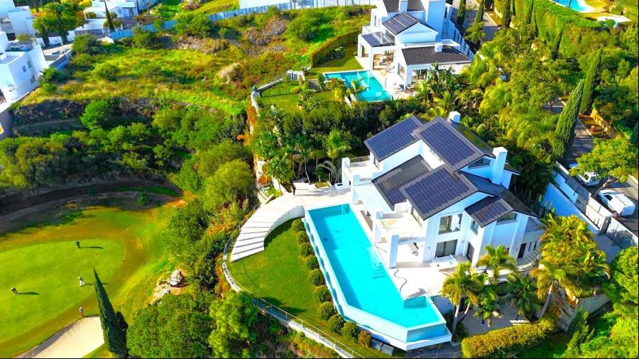 Villa в Los Flamingos Golf, Benahavis | 6 спален | €9.90M