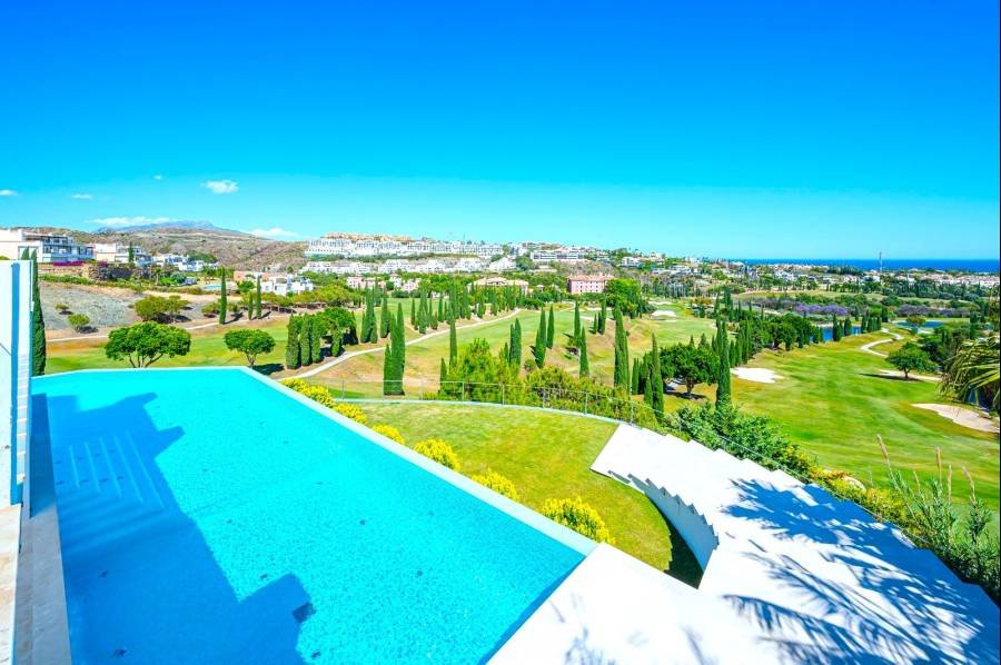 Villa в Los Flamingos Golf, Benahavis | 6 спален | €9.90M