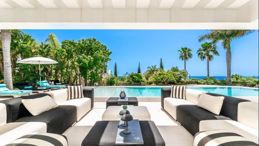 Villa in Los Flamingos Golf Benahavis | 6-bed | €4.90M