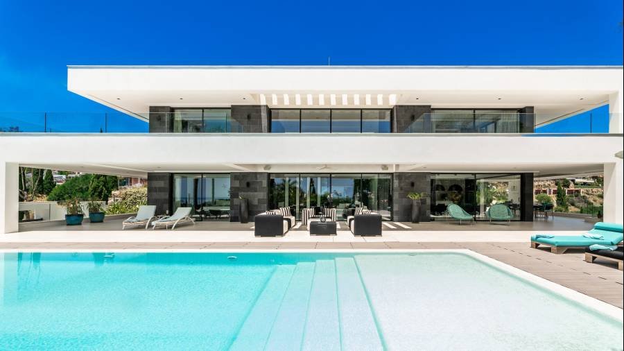 Villa in Los Flamingos Golf Benahavis | 6-bed | €4.90M