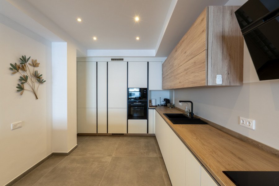 COMPLETELY MODERN APARTMENT IN A BEACHFRONT SAN PEDRO URBANIZATION.