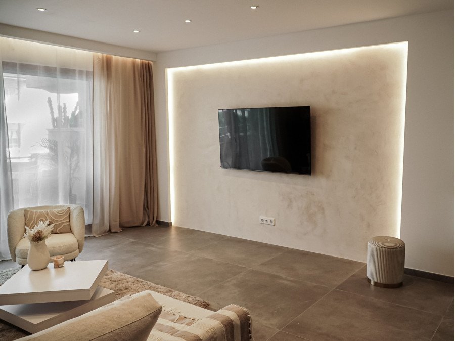 APARTAMENTO COMPLETAMENTE MODERNO EN UNA URBANIZACIÓN DE SAN PEDRO EN PRIMERA LÍNEA DE PLAYA