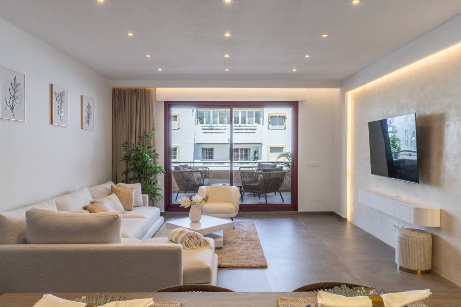 COMPLETELY MODERN APARTMENT IN A BEACHFRONT SAN PEDRO URBANIZATION.