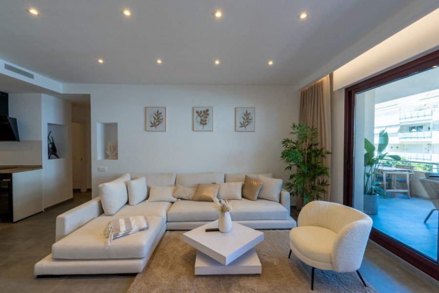 COMPLETELY MODERN APARTMENT IN A BEACHFRONT SAN PEDRO URBANIZATION.