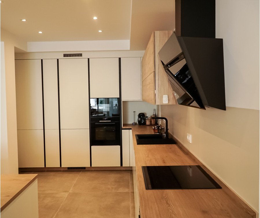 APARTAMENTO COMPLETAMENTE MODERNO EN UNA URBANIZACIÓN DE SAN PEDRO EN PRIMERA LÍNEA DE PLAYA